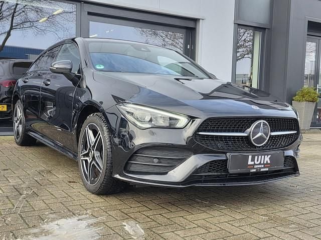 Occasion Mercedes CLA250e Shooting Brake AMG line Plus 2020 Zwart Stationwagen