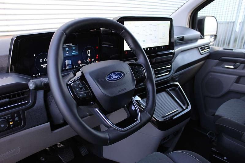 Occasion Ford Tourneo Titanium 232 PK (170 kW) 2025 Zwart MPV