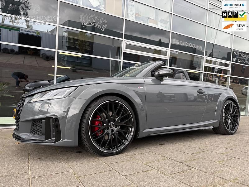 Grijs Gebruikt 2020 Audi TT Competition Cabriolet | € 37.950 (Duur) - Afbeelding 1/4