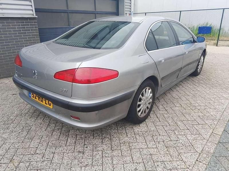 Grijs Gebruikt 2002 Peugeot 607 Sedan | € 600 - Afbeelding 1/4