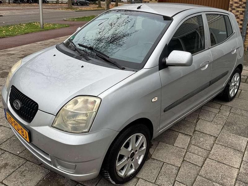 Zilver Occasion 2004 Kia Picanto Hatchback | € 1.900 (Goede deal) - Afbeelding 1/4