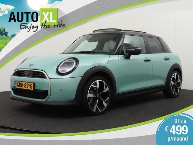 Groen Gebruikt 2024 Mini Cooper Favoured Hatchback | € 36.940 - Afbeelding 1/4