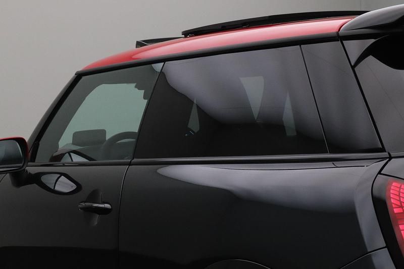 Nieuw Mini John Cooper Works 232 PK (170 kW) 2025 Grijs Hatchback