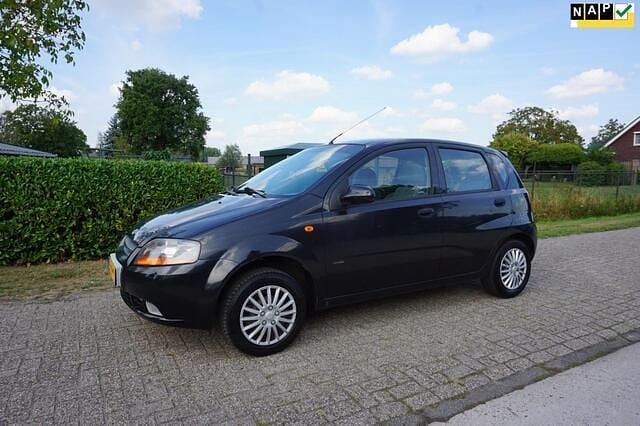 Zwart Gebruikt 2003 Chevrolet Kalos Hatchback | € 950 (Eerlijke prijs) - Afbeelding 1/4