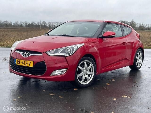 Rood Occasion 2011 Hyundai Veloster Coupé | € 4.500 (Eerlijke prijs) - Afbeelding 1/4