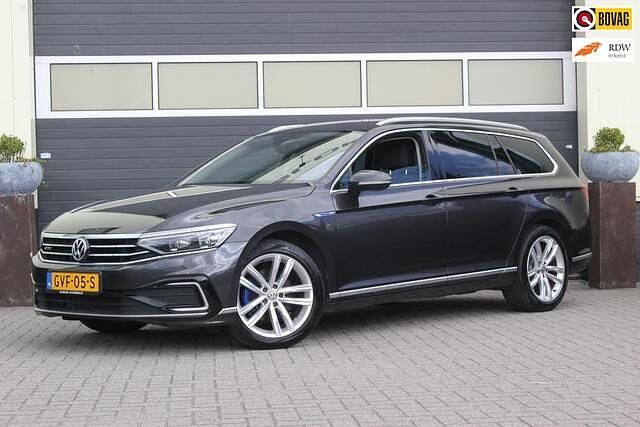 Grijs Gebruikt 2020 VW Passat Business Stationwagen | € 20.400 (Goede deal) - Afbeelding 1/4