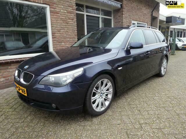 Blauw, metallic lak Gebruikt 2006 BMW 523 Executive Stationwagen | € 5.950 (Iets duurder) - Afbeelding 1/4