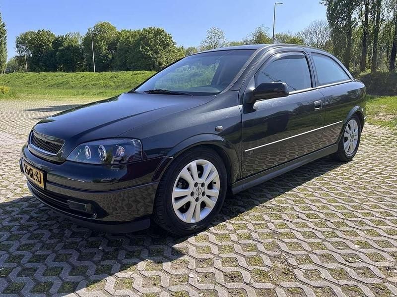 Occasion Opel Astra Edition 147 PK (108 kW) 2001 Zwart Hatchback