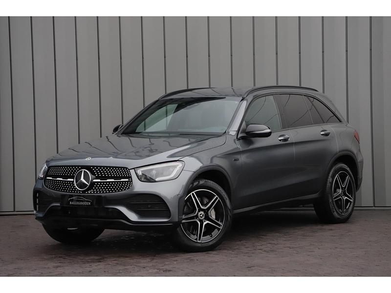 Grijs Occasion 2020 Mercedes GLC300 Business SUV | € 42.950 (Iets duurder) - Afbeelding 1/4