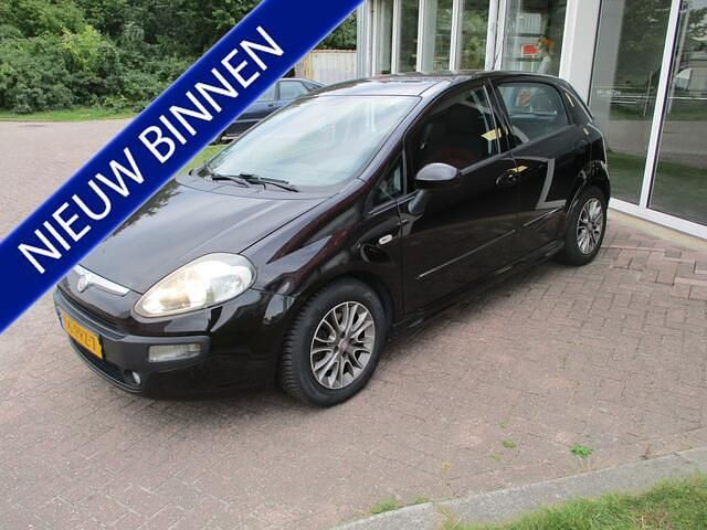 Zwart Gebruikt 2011 Fiat Punto Evo Dynamic Hatchback | € 2.460 (Eerlijke prijs) - Afbeelding 1/4