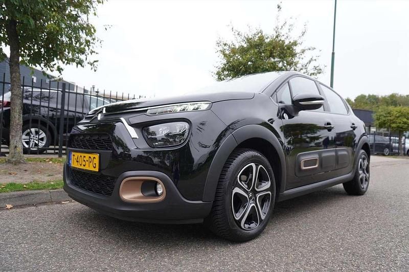Zwart Gebruikt 2023 Citroën C3 PureTech Hatchback | € 13.945 (Goede deal) - Afbeelding 1/4