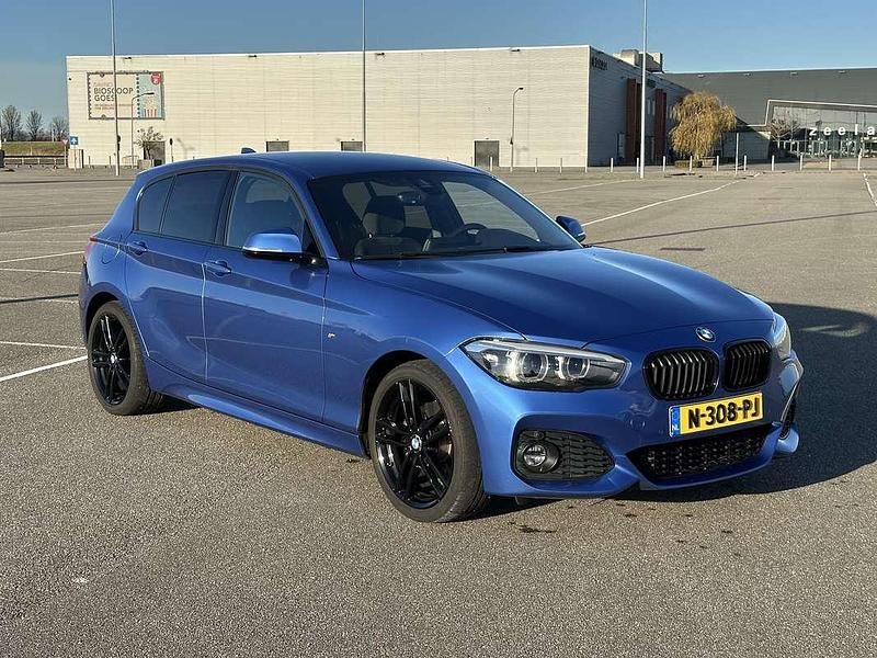 Blauw Gebruikt 2018 BMW 120 M Sport Hatchback | € 18.950 (Eerlijke prijs) - Afbeelding 1/4