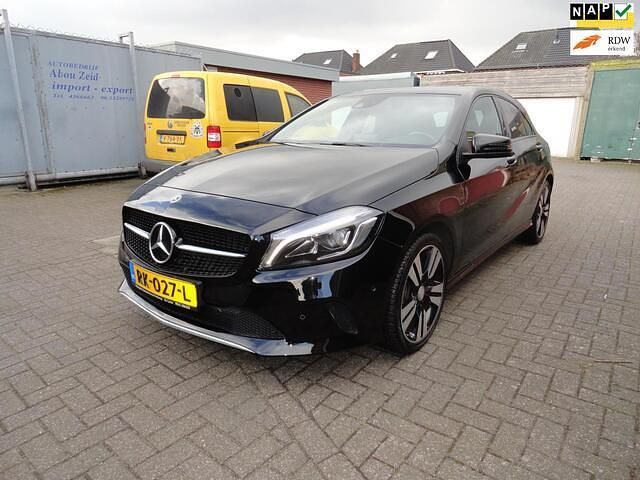 Zwart Gebruikt 2016 Mercedes A180 Prestige Hatchback | € 11.750 (Eerlijke prijs) - Afbeelding 1/4