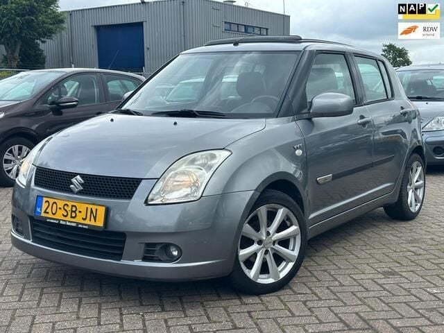 Grijs, metallic lak Gebruikt 2005 Suzuki Swift Exclusive Hatchback | € 3.950 (Goede deal) - Afbeelding 1/4