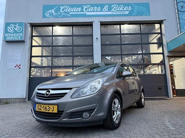 Bruin Gebruikt 2011 Opel Corsa Edition Hatchback | € 2.950 (Goede deal) - Afbeelding 1/4