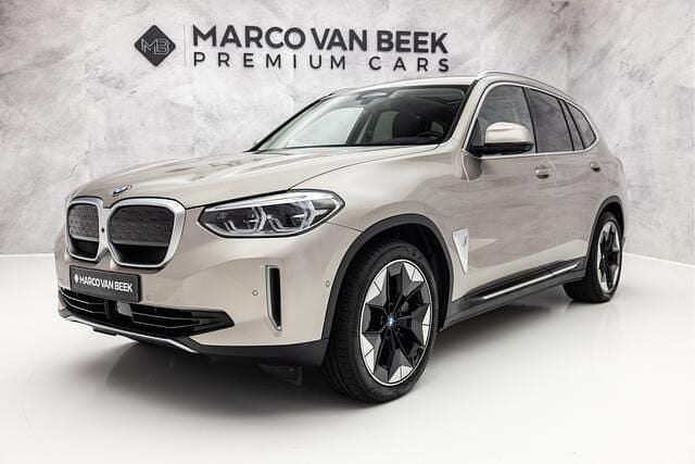 A72 kasjmier zilver metallic (grijs metallic Gebruikt 2021 BMW iX3 Executive SUV | € 38.750 (Eerlijke prijs) - Afbeelding 1/4