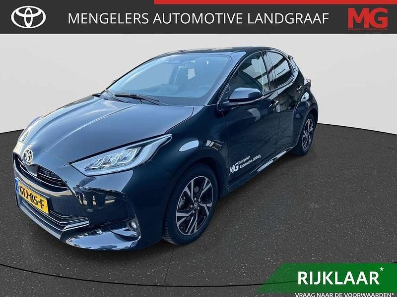 Zwart, metallic lak Occasion 2024 Toyota Yaris Hybrid Business Edition Hatchback | € 25.950 (Iets duurder) - Afbeelding 1/4