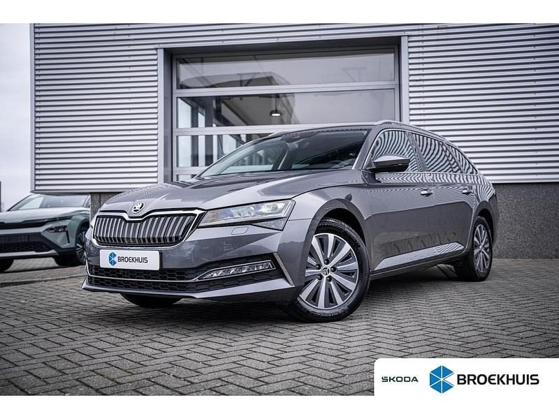 Grijs Occasion 2024 Skoda Superb Business Line Stationwagen | € 32.900 (Goede deal) - Afbeelding 1/4