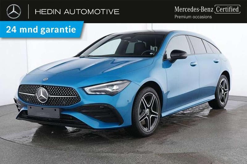 Blauw, metallic lak Gebruikt 2024 Mercedes CLA250e Shooting Brake AMG line Stationwagen | € 43.900 (Iets duurder) - Afbeelding 1/3
