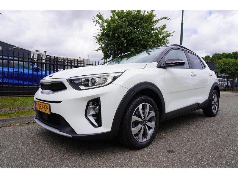 Wit Gebruikt 2021 Kia Stonic Plus SUV | € 16.945 (Eerlijke prijs) - Afbeelding 1/4