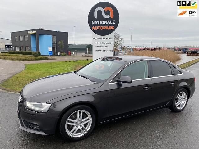 Grijs Occasion 2015 Audi A4 Comfort Sedan | € 9.250 (Eerlijke prijs) - Afbeelding 1/4