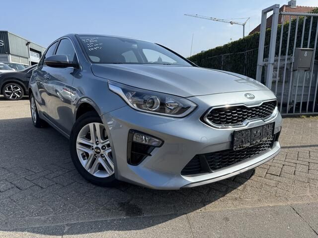 Grijs, metallic lak Occasion 2021 Kia Ceed Plus Hatchback | € 9.950 - Afbeelding 1/4