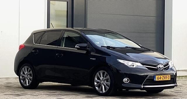 Occasion Toyota Auris 99 PK (72 kW) 2013 Zwart Hatchback
