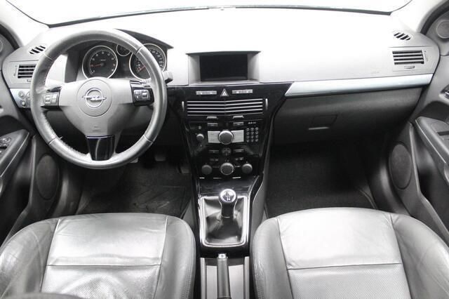 Zwart Gebruikt 2009 Opel Astra GTC Cosmo Hatchback | € 2.995 (Goede deal) - Afbeelding 1/3