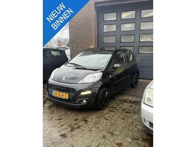 Zwart Gebruikt 2013 Peugeot 107 Active Hatchback | € 2.999 (Eerlijke prijs) - Afbeelding 1/4
