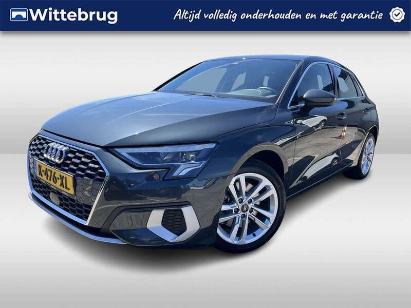 Grijs, metallic lak Gebruikt 2021 Audi A3 Sportback Design Hatchback | € 25.450 (Eerlijke prijs) - Afbeelding 1/2