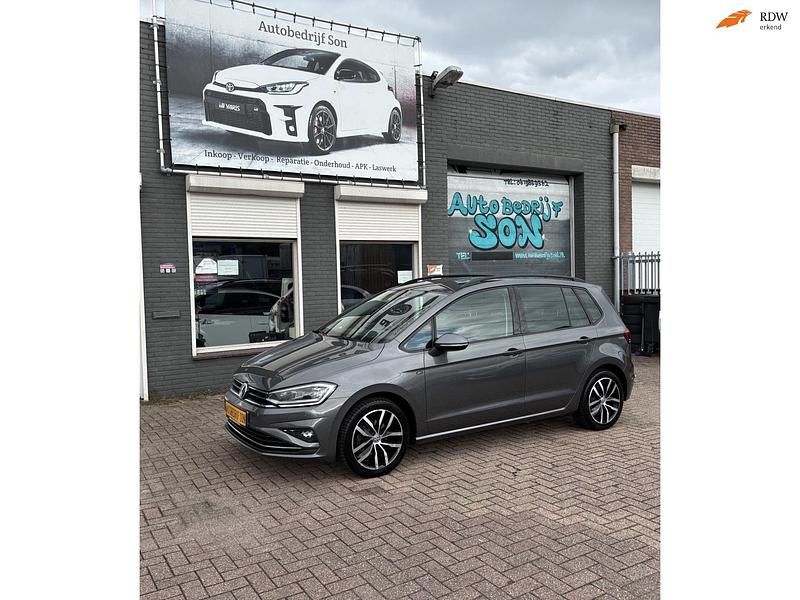 Grijs Gebruikt 2018 VW Golf Sportsvan Highline MPV | € 13.949 (Goede deal) - Afbeelding 1/4