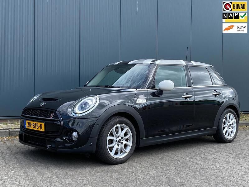 Zwart Gebruikt 2018 Mini Cooper S Hatchback | € 19.990 (Goede deal) - Afbeelding 1/4