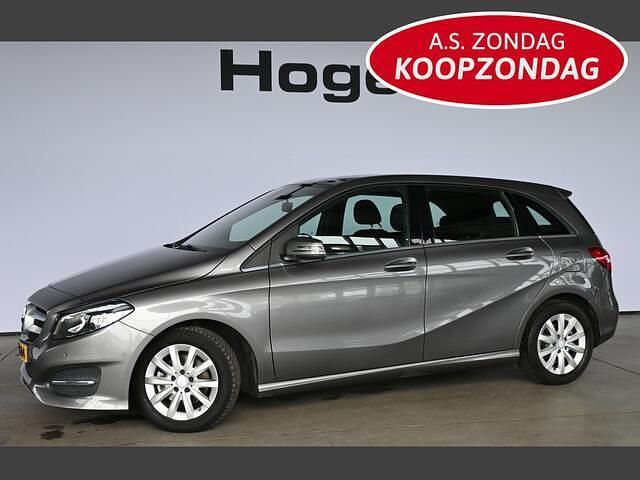 Grijs Gebruikt 2015 Mercedes B180 Ambition MPV | € 13.440 (Eerlijke prijs) - Afbeelding 1/4