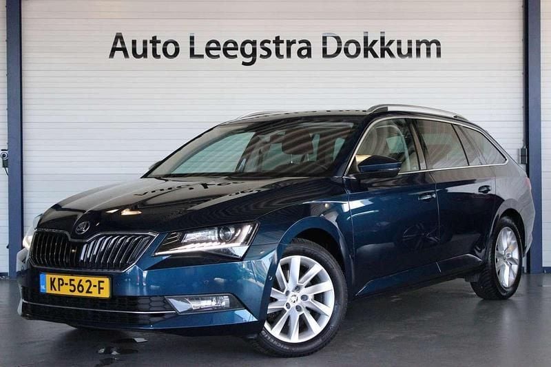Blauw, metallic lak Gebruikt 2016 Skoda Superb Business Line Stationwagen | € 14.750 (Eerlijke prijs) - Afbeelding 1/4