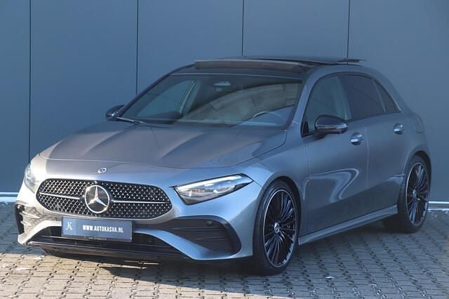 Occasion Mercedes A180 AMG line 136 PK (100 kW) 2023 Grijs Hatchback