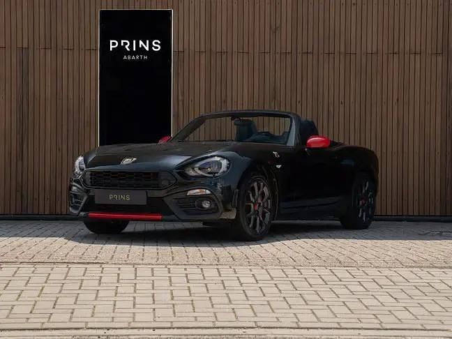 Zwart Gebruikt 2018 Fiat 124 Spider Abarth Cabriolet | € 34.900 (Eerlijke prijs) - Afbeelding 1/4