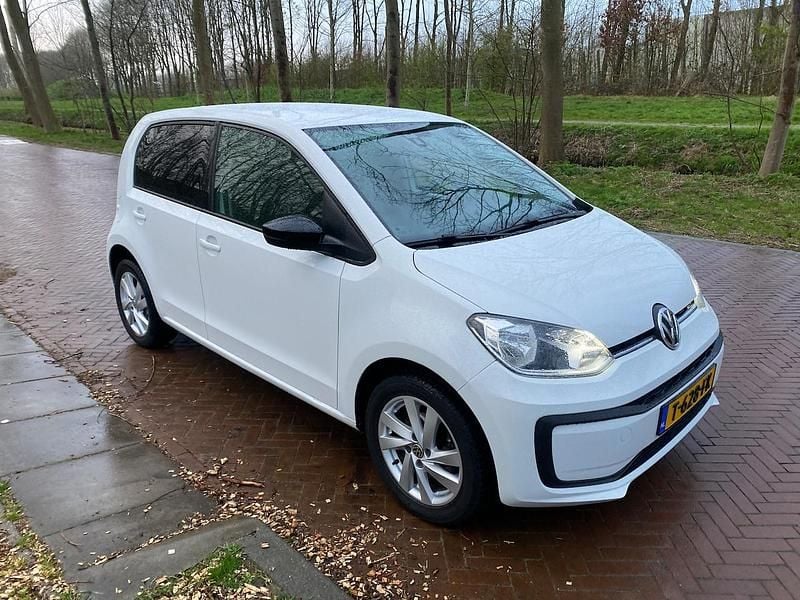 Wit Occasion 2017 VW up! high up! Hatchback | € 7.499 (Super prijs) - Afbeelding 1/4