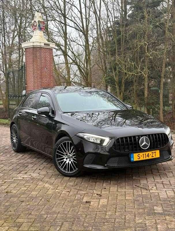 Zwart Gebruikt 2018 Mercedes A200 Hatchback | € 22.450 (Eerlijke prijs) - Afbeelding 1/4