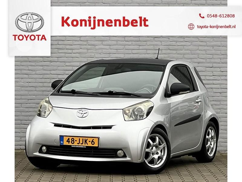 Grijs, metallic lak Gebruikt 2009 Toyota iQ Edition Hatchback | € 9.495 (Iets duurder) - Afbeelding 1/4