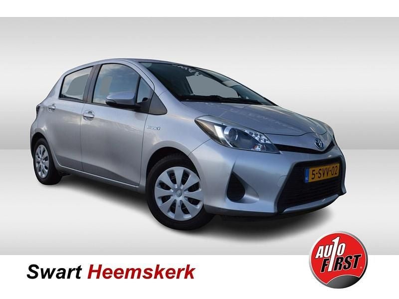 Grijs (metallic) Occasion 2014 Toyota Yaris Hybrid Hatchback | € 12.900 (Eerlijke prijs) - Afbeelding 1/4