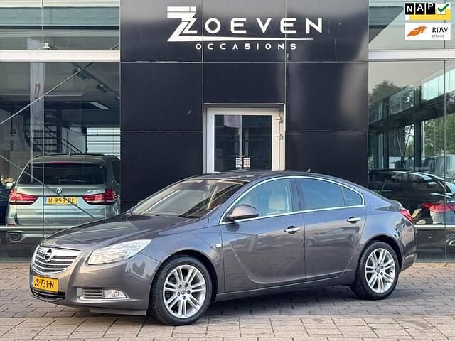 Grijs Gebruikt 2010 Opel Insignia Cosmo Hatchback | € 3.995 (Eerlijke prijs) - Afbeelding 1/4