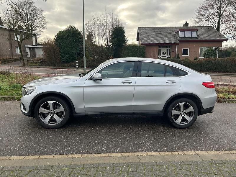 Grijs (metallic) Gebruikt 2017 Mercedes GLC250 Coupé | € 26.950 (Eerlijke prijs) - Afbeelding 1/4