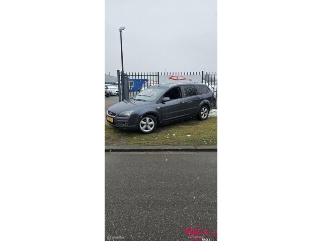 Grijs Gebruikt 2007 Ford Focus Ambiente Stationwagen | € 999 (Eerlijke prijs) - Afbeelding 1/4