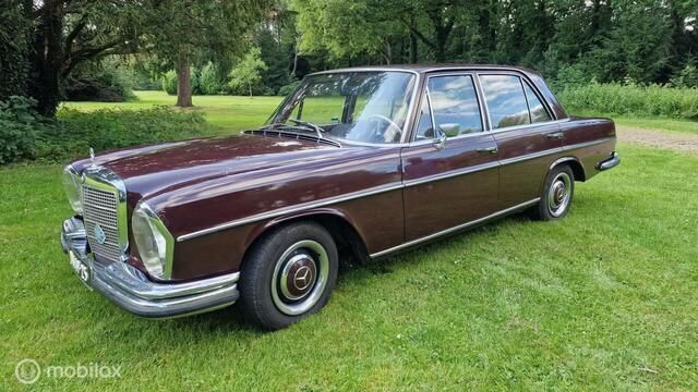 Rood Gebruikt 1968 Mercedes S280 SE Sedan | € 13.500 - Afbeelding 1/4