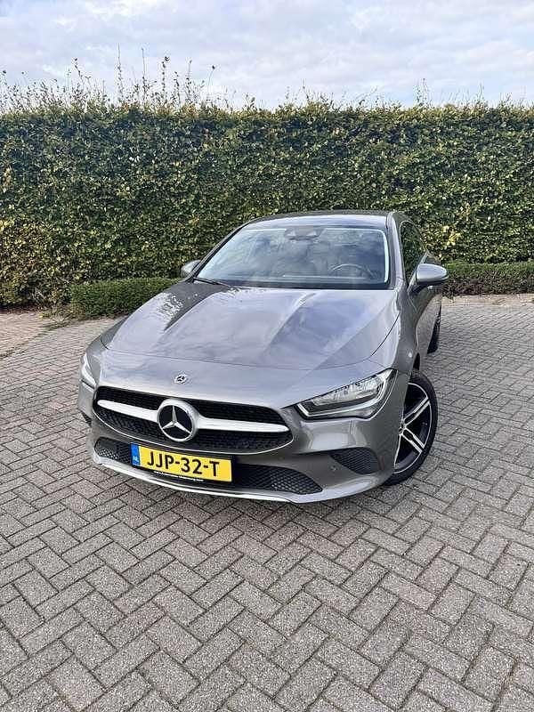 Occasion Mercedes CLA250 Premium Plus 160 PK (117 kW) 2021 Grijs Sedan