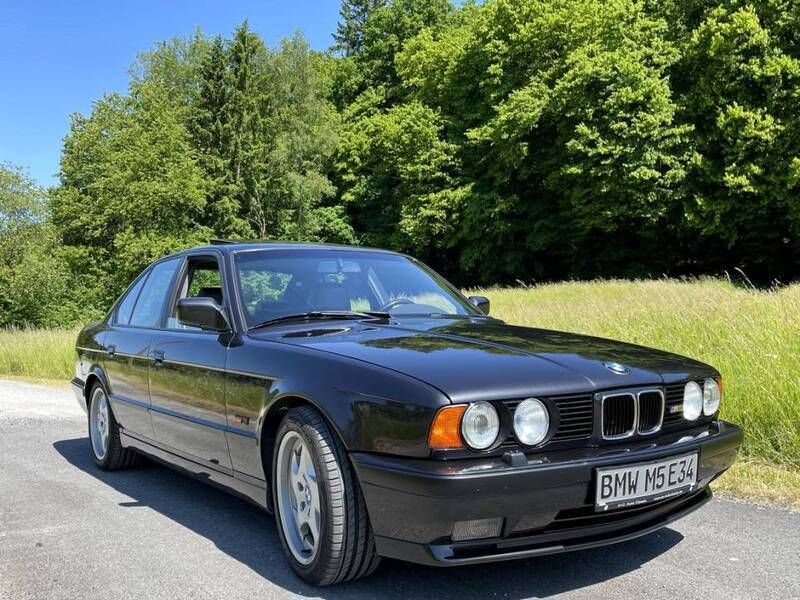 Zwartdiamant schwarz met. Gebruikt 1992 BMW M5 Shadowline Sedan | € 45.500 - Afbeelding 1/4