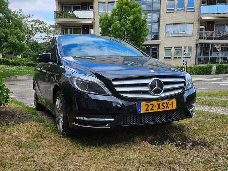 Zwart Gebruikt 2011 Mercedes B180 Ambition MPV | € 10.500 (Iets duurder) - Afbeelding 1/4