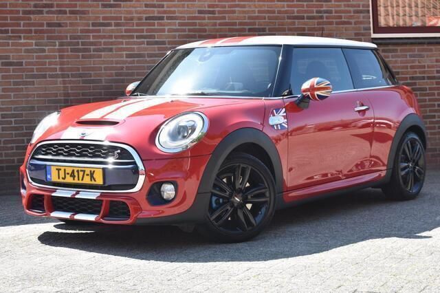 Rood, metallic lak Gebruikt 2016 Mini Cooper S Business Hatchback | € 13.949 (Super prijs) - Afbeelding 1/4
