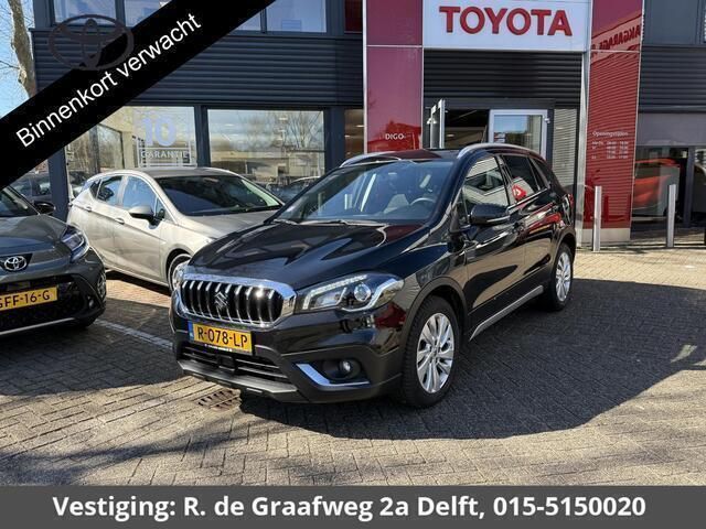 Zwart Gebruikt 2022 Suzuki SX4 S-Cross SUV | € 28.400 (Iets duurder) - Afbeelding 1/4