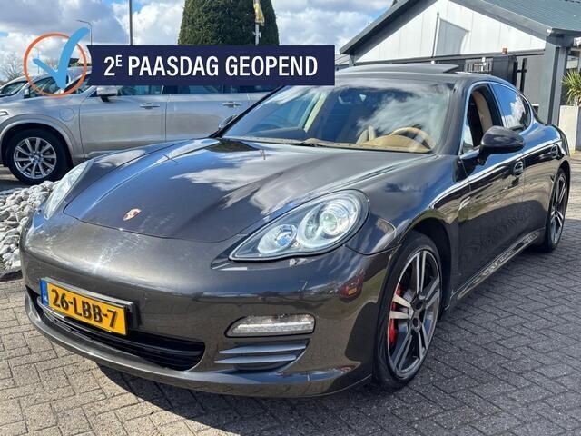 Grijs, metallic lak Gebruikt 2010 Porsche Panamera Sedan | € 22.950 (Goede deal) - Afbeelding 1/4
